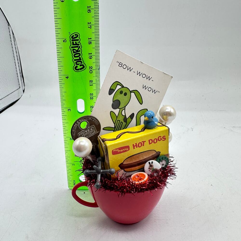 SUPER KITSCH Hot Dog Assemblage - Vintage Toys and Tchotchkes - Picture 7 of 7